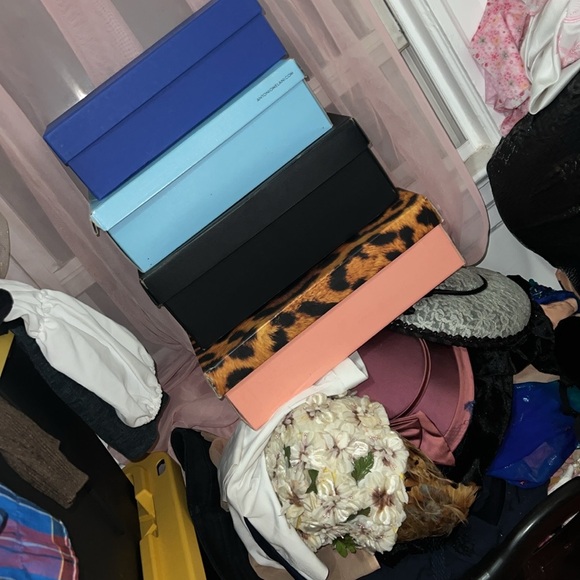 Huge Clothes Lot Bundles - Picture 15 of 16